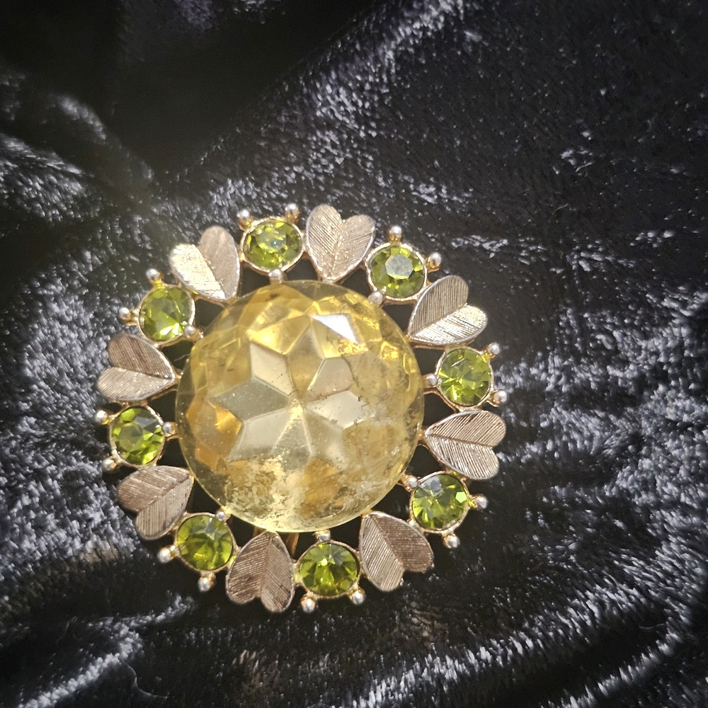 Elegant Goldstone and Green Brooch Avon